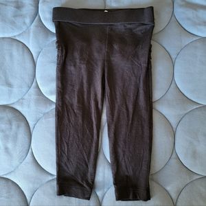 kate quinn | ruffle bum legging | black